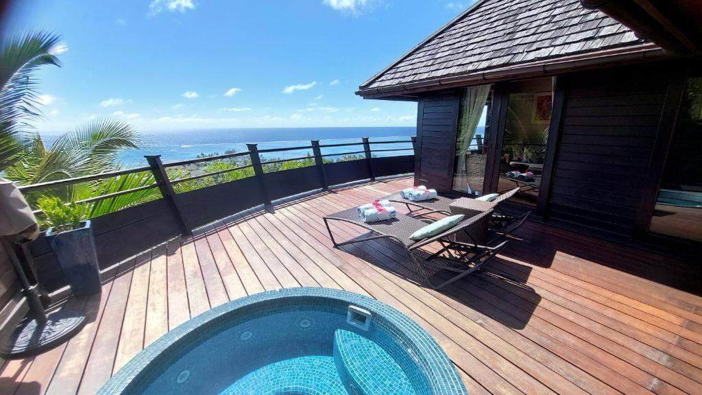 Sun deck with jacuzzi overlooking the ocean